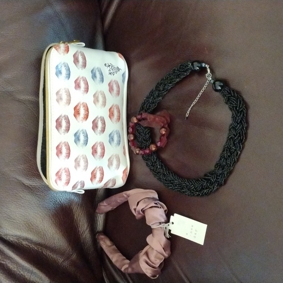 EUC Younique Makeup Bag with Goodies - Picture 1 of 14